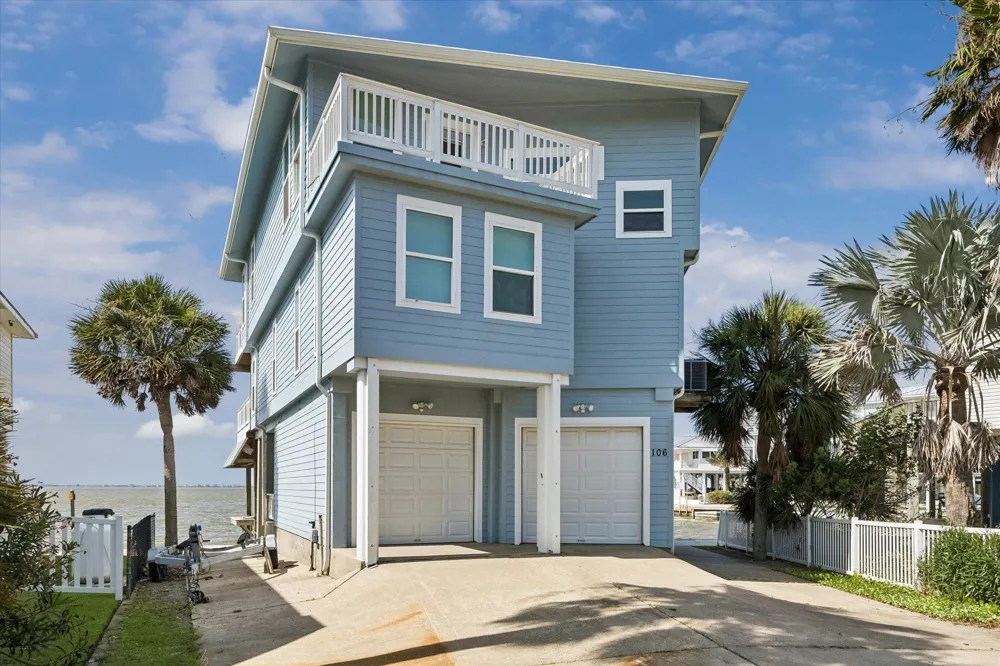 106 Quayside Drive Tiki Island, TX 77554