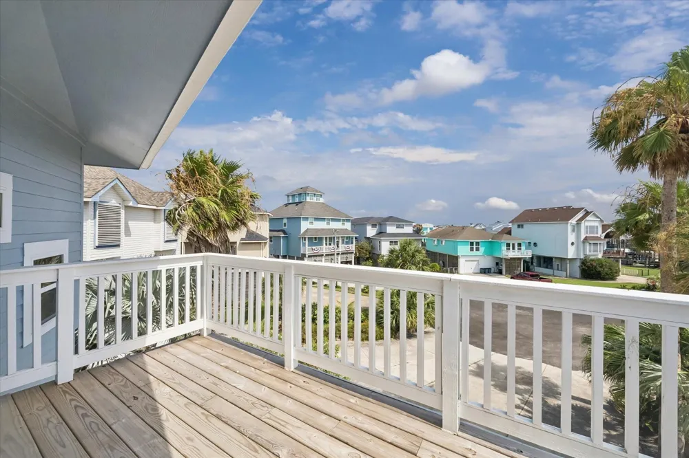 106 Quayside Drive Tiki Island, TX 77554