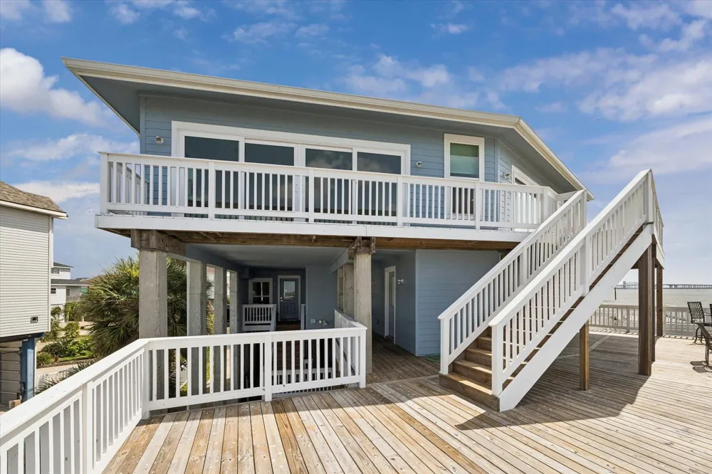 106 Quayside Drive Tiki Island, TX 77554