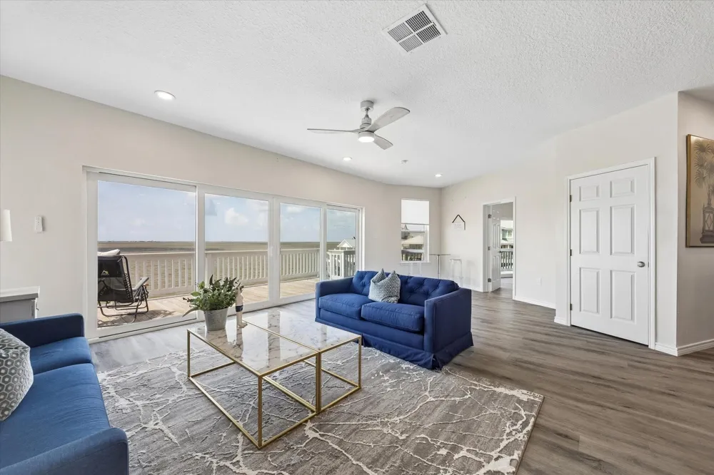 106 Quayside Drive Tiki Island, TX 77554