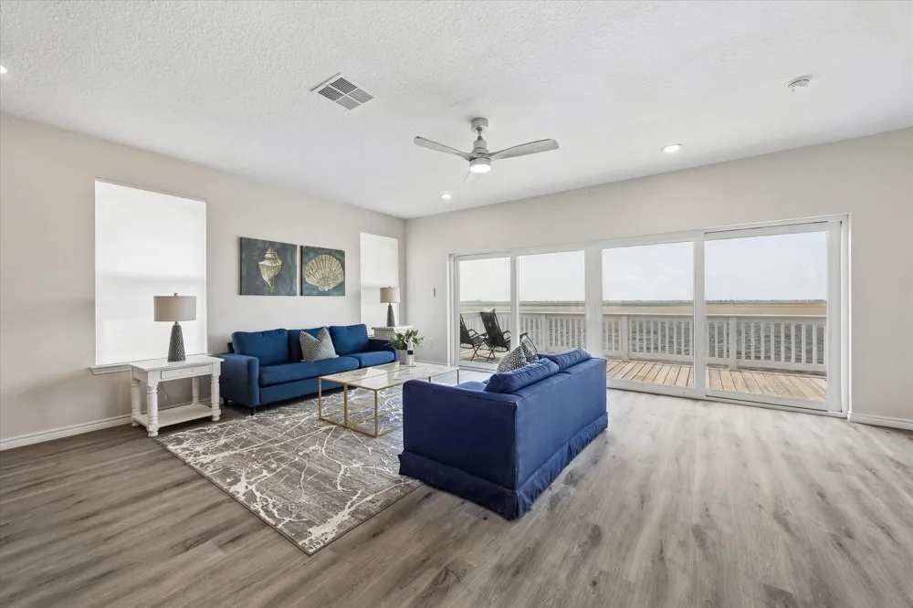 106 Quayside Drive Tiki Island, TX 77554