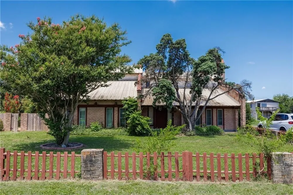 5335 E Riverview Drive Robstown, TX 78380