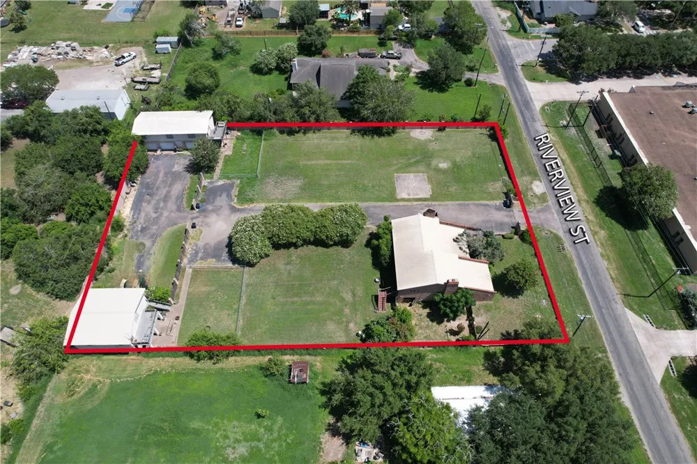 5335 E Riverview Drive Robstown, TX 78380