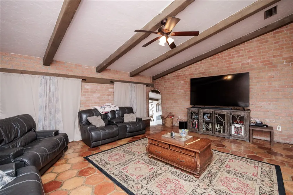 5335 E Riverview Drive Robstown, TX 78380