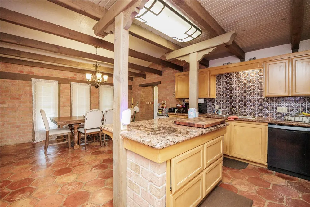 5335 E Riverview Drive Robstown, TX 78380