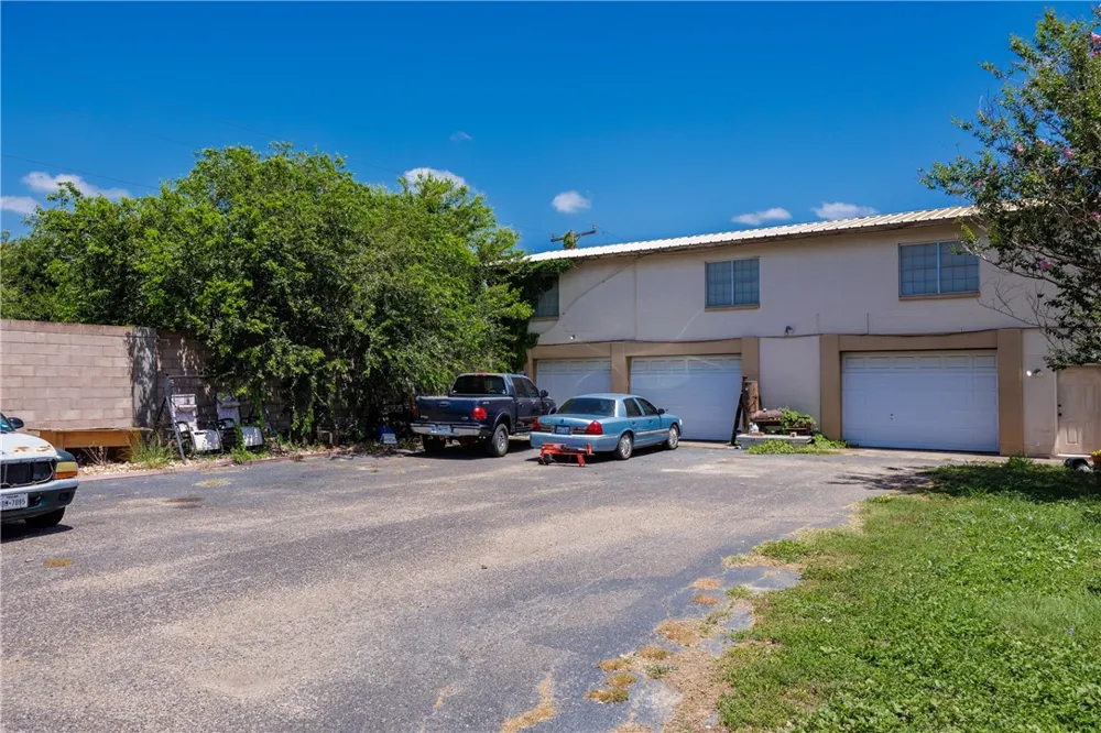 5335 E Riverview Drive Robstown, TX 78380