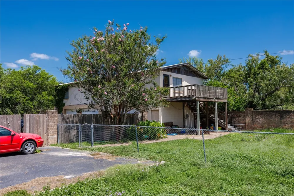 5335 E Riverview Drive Robstown, TX 78380