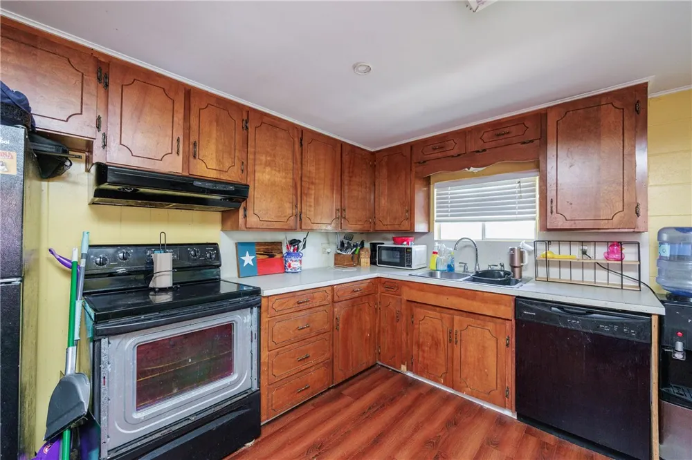 5335 E Riverview Drive Robstown, TX 78380