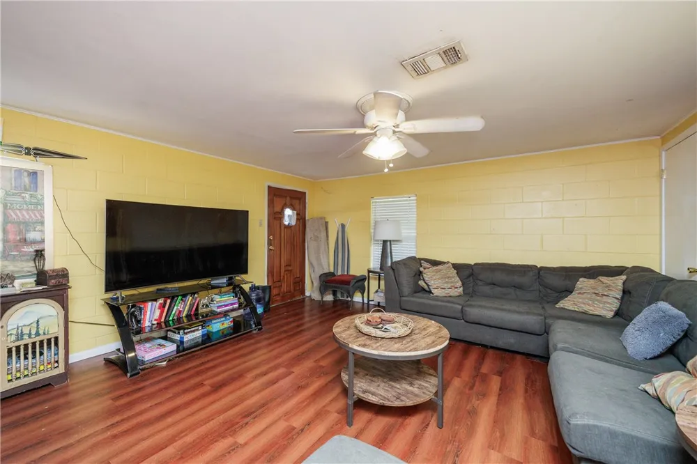 5335 E Riverview Drive Robstown, TX 78380