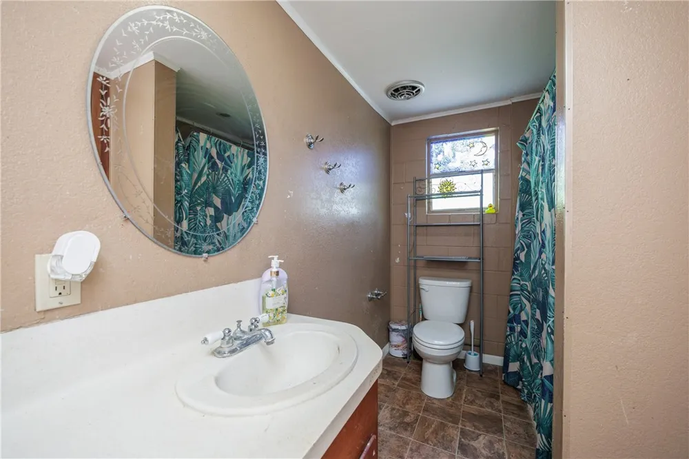 5335 E Riverview Drive Robstown, TX 78380