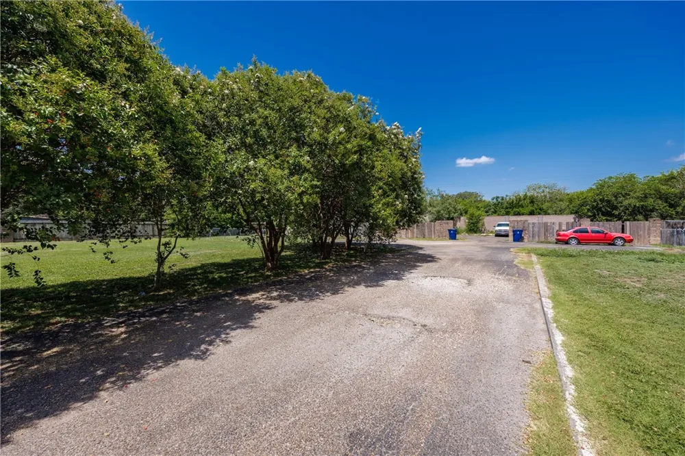 5335 E Riverview Drive Robstown, TX 78380