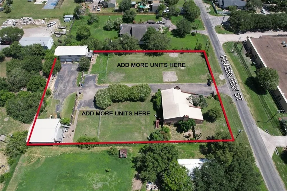 5335 E Riverview Drive Robstown, TX 78380