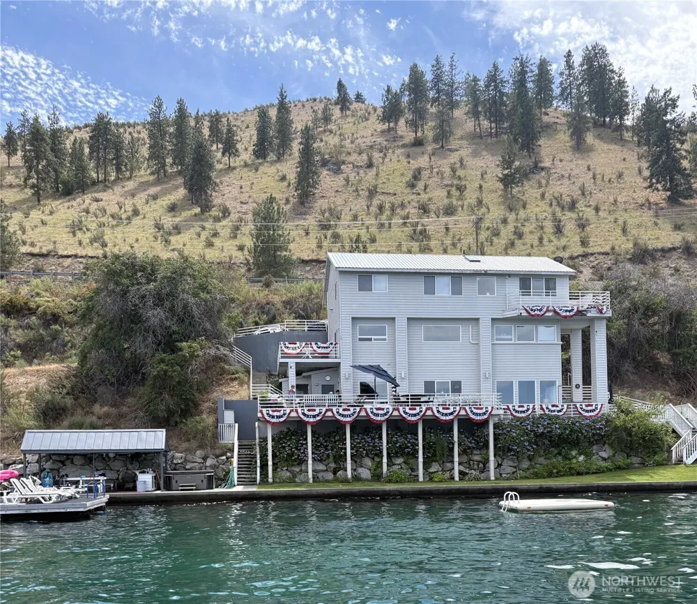2685 S Lakeshore Road Chelan, WA 98816