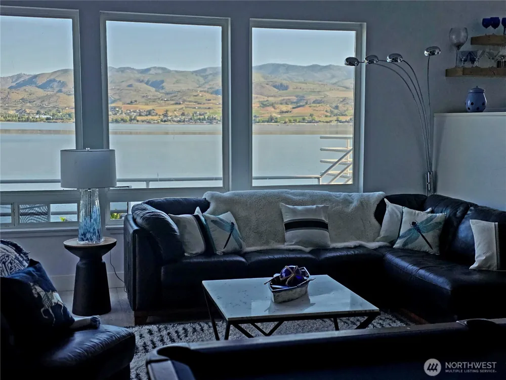 2685 S Lakeshore Road Chelan, WA 98816