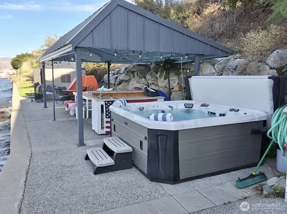 2685 S Lakeshore Road Chelan, WA 98816