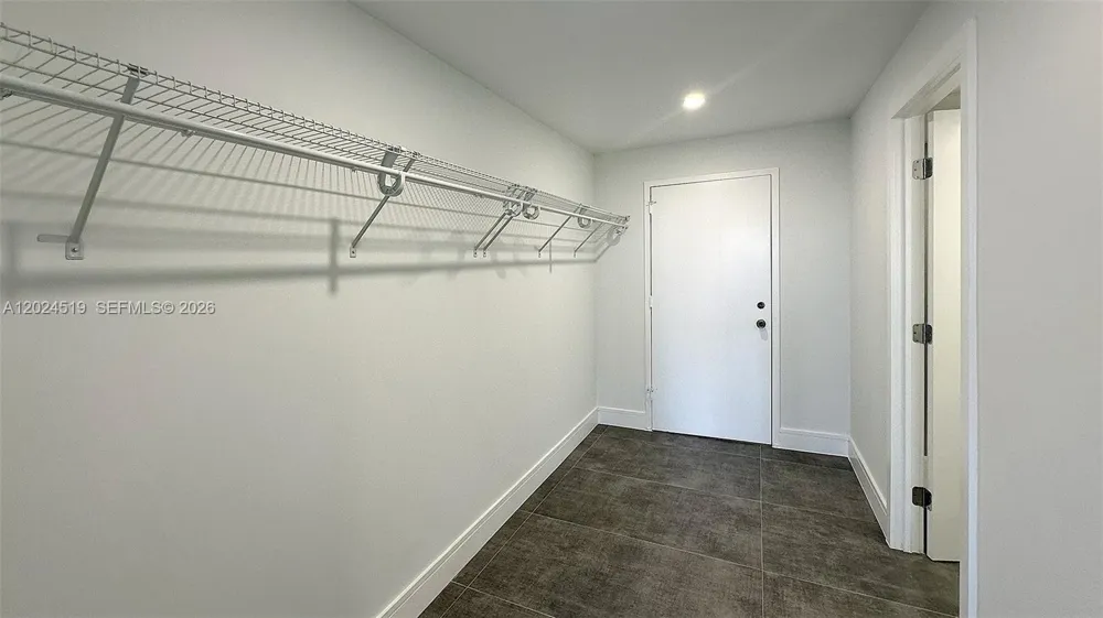 2780 NE 183rd St #701 Aventura, FL 33160