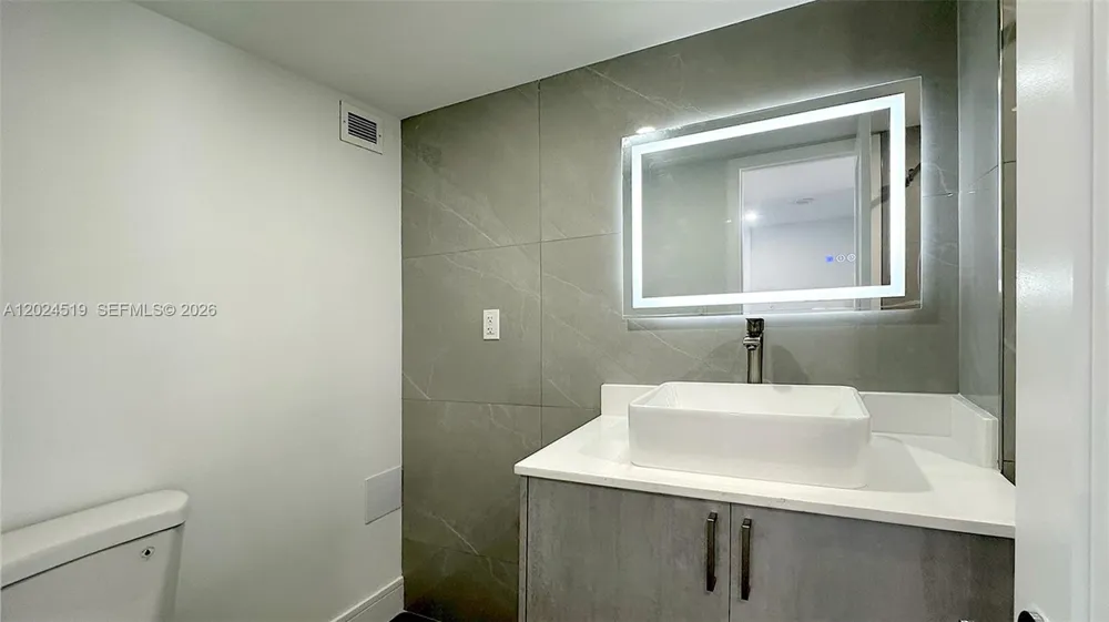 2780 NE 183rd St #701 Aventura, FL 33160
