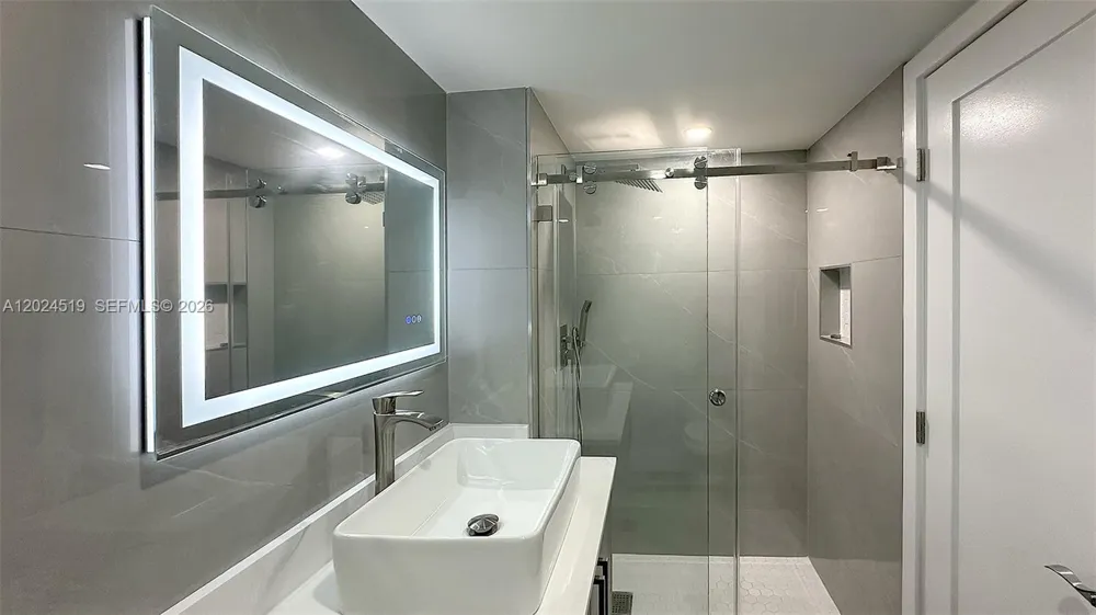 2780 NE 183rd St #701 Aventura, FL 33160
