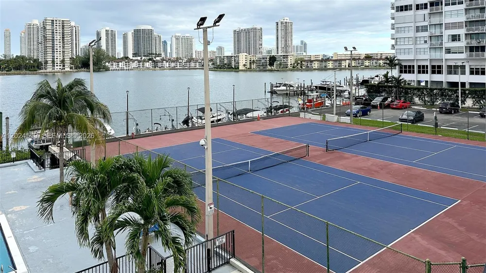 2780 NE 183rd St #701 Aventura, FL 33160