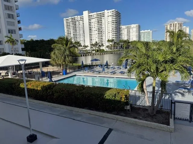 2780 NE 183rd St #701 Aventura, FL 33160