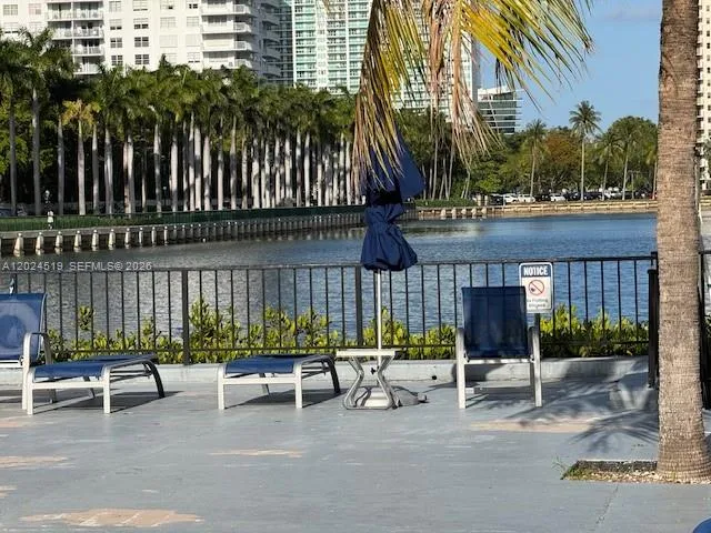 2780 NE 183rd St #701 Aventura, FL 33160