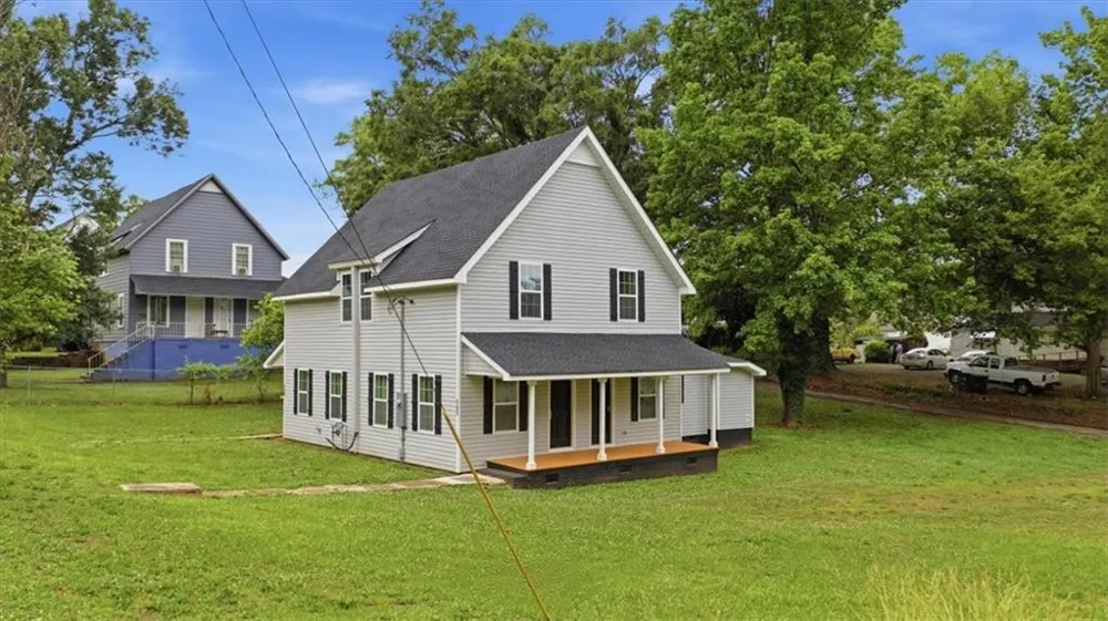305 Grove Avenue SE Lindale, GA 30147