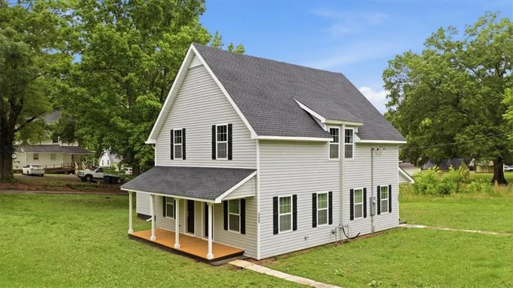 305 Grove Avenue SE Lindale, GA 30147
