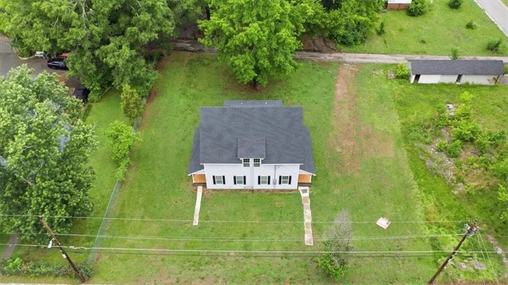 305 Grove Avenue SE Lindale, GA 30147
