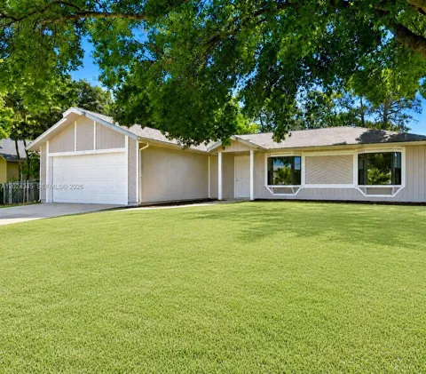 112 SE Vin Rose Cir