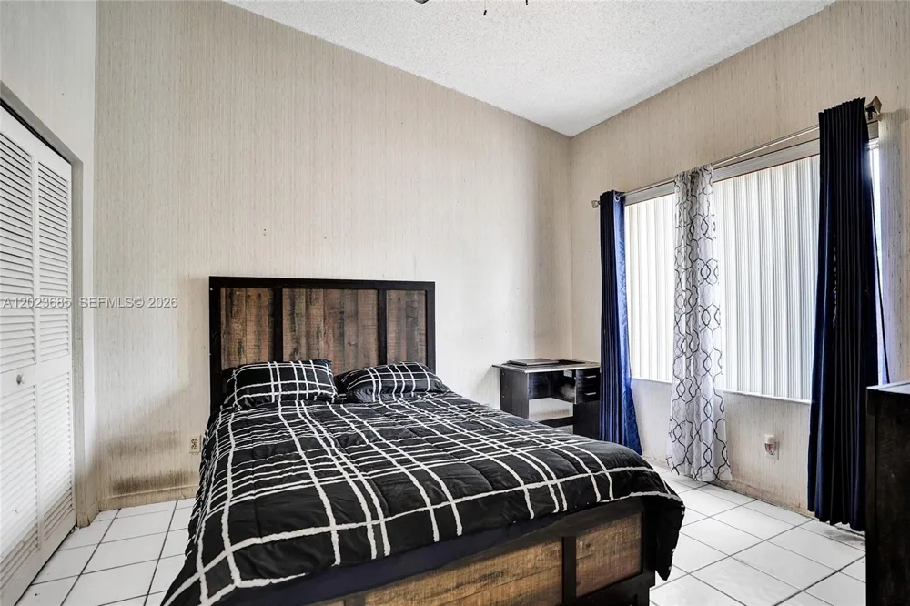 3273 W Inverrary Blvd W Lauderhill, FL 33319