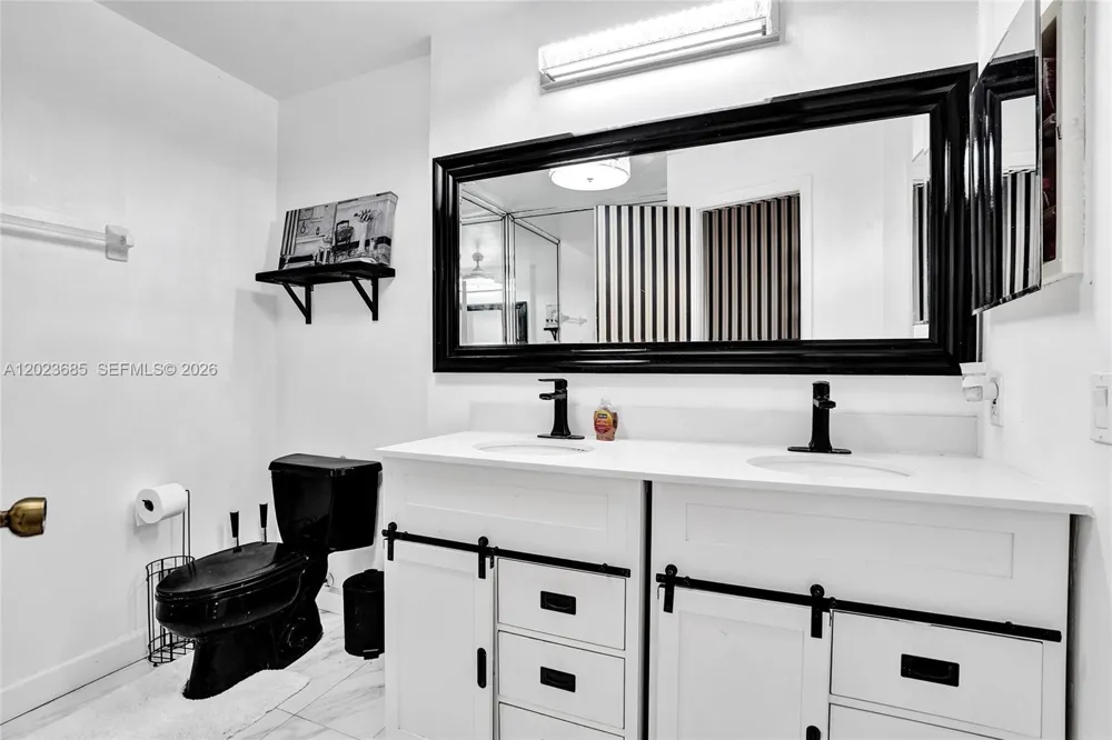 3273 W Inverrary Blvd W Lauderhill, FL 33319