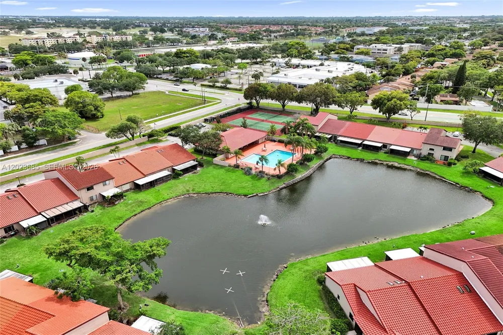 3273 W Inverrary Blvd W Lauderhill, FL 33319