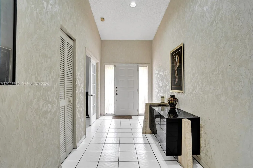3273 W Inverrary Blvd W Lauderhill, FL 33319
