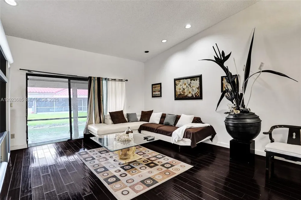 3273 W Inverrary Blvd W Lauderhill, FL 33319