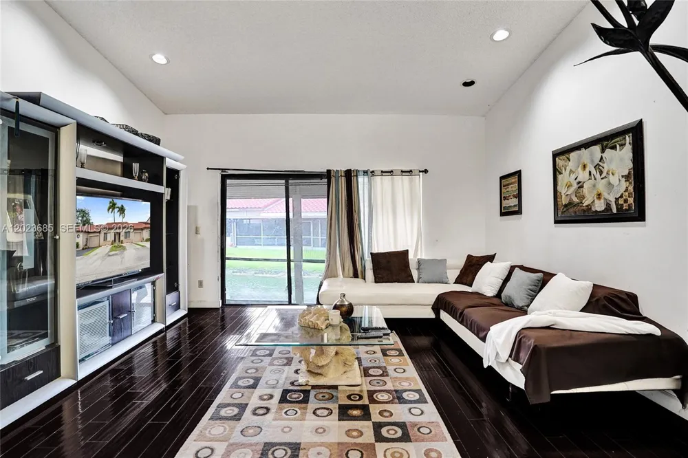 3273 W Inverrary Blvd W Lauderhill, FL 33319
