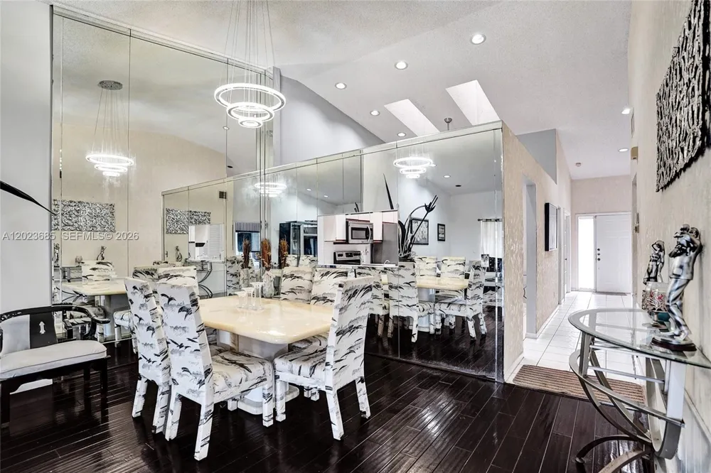 3273 W Inverrary Blvd W Lauderhill, FL 33319