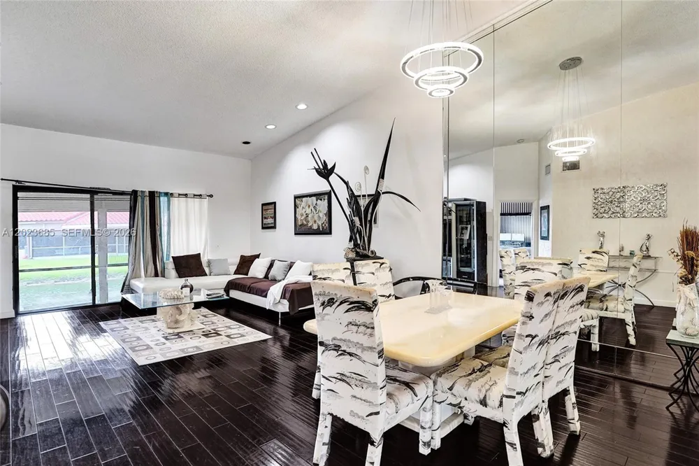 3273 W Inverrary Blvd W Lauderhill, FL 33319