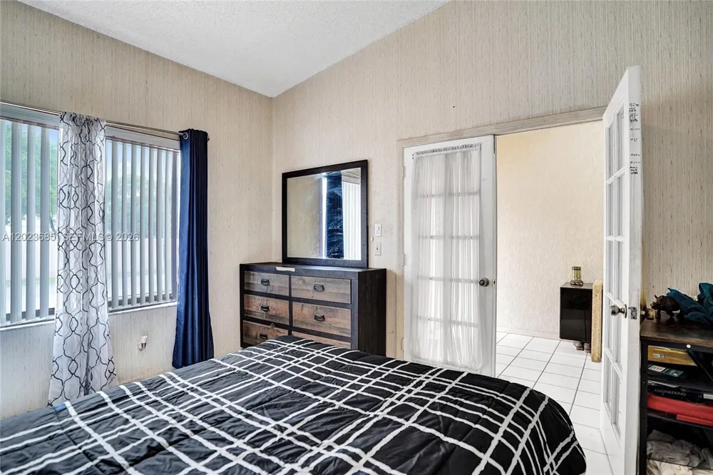 3273 W Inverrary Blvd W Lauderhill, FL 33319