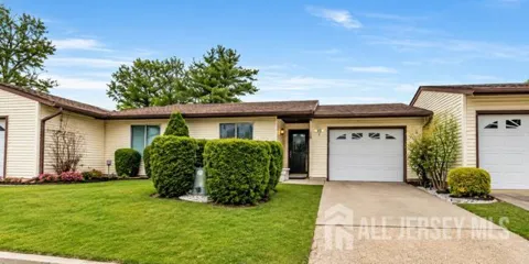 120 Ironwood Plaza #B
