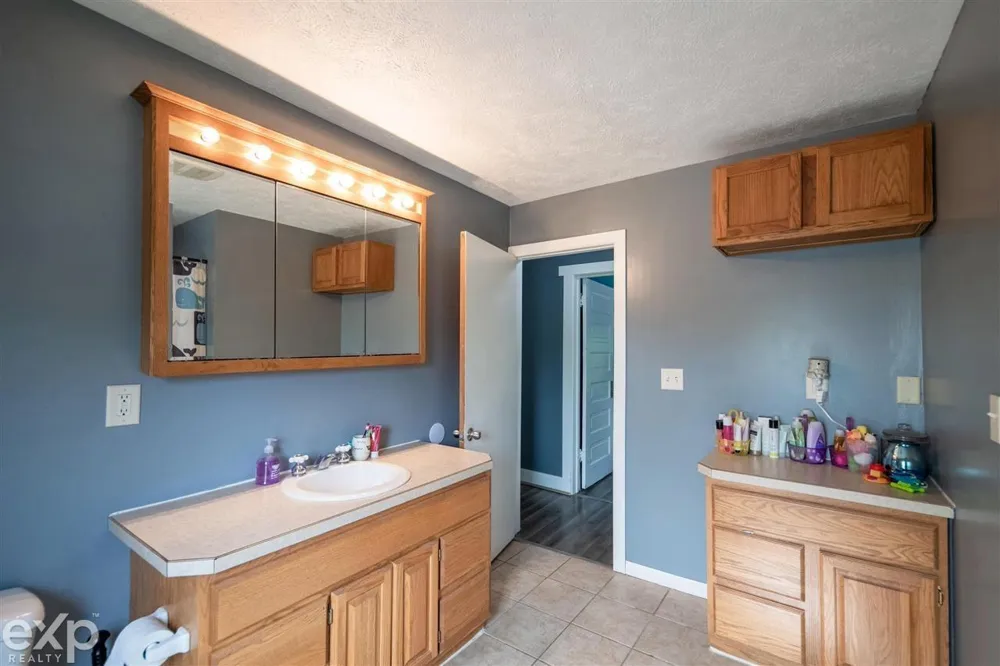 1939 Delwood SW Avenue Wyoming City, MI 49509