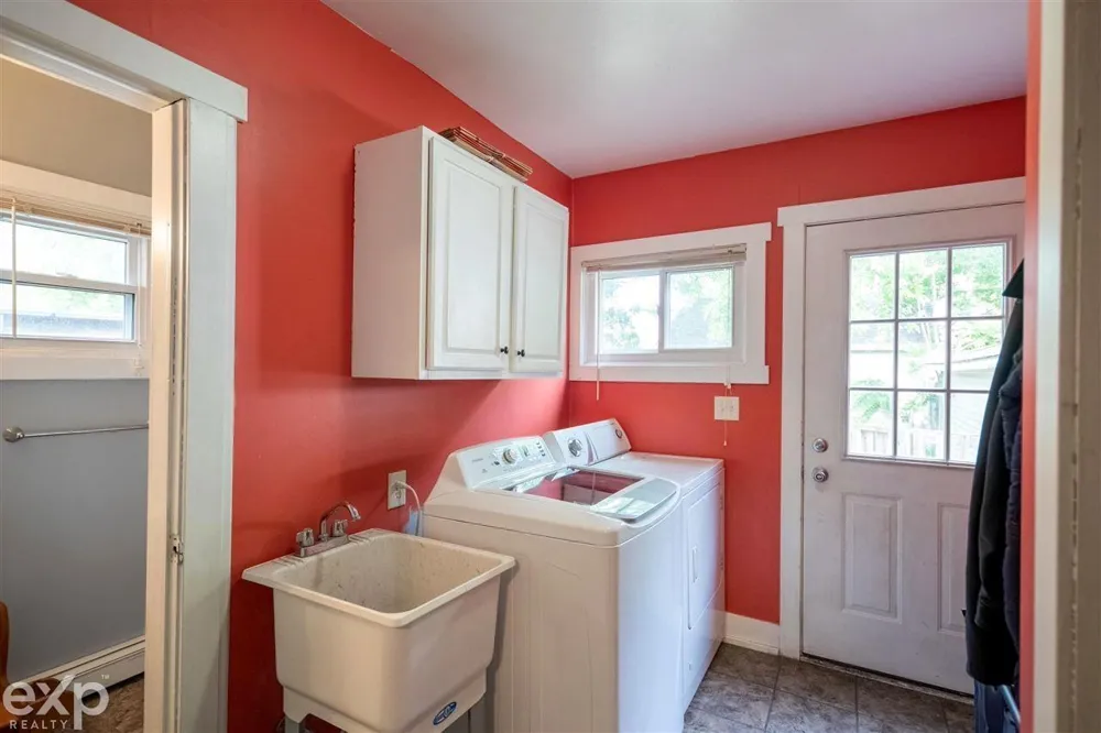 1939 Delwood SW Avenue Wyoming City, MI 49509
