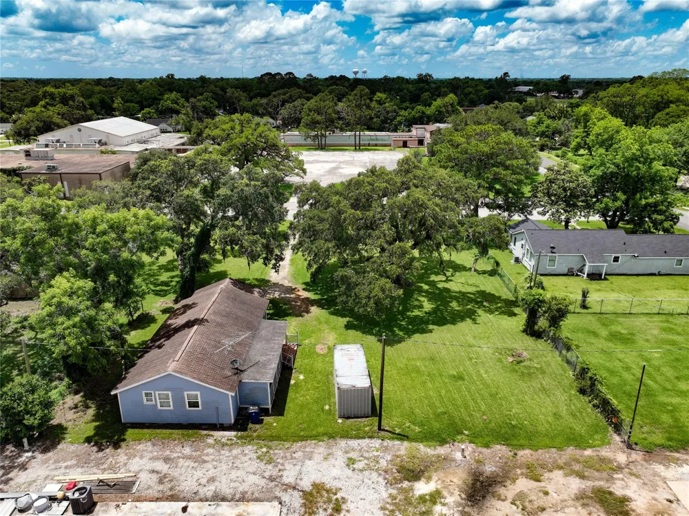 444 E Clay Street West Columbia, TX 77486