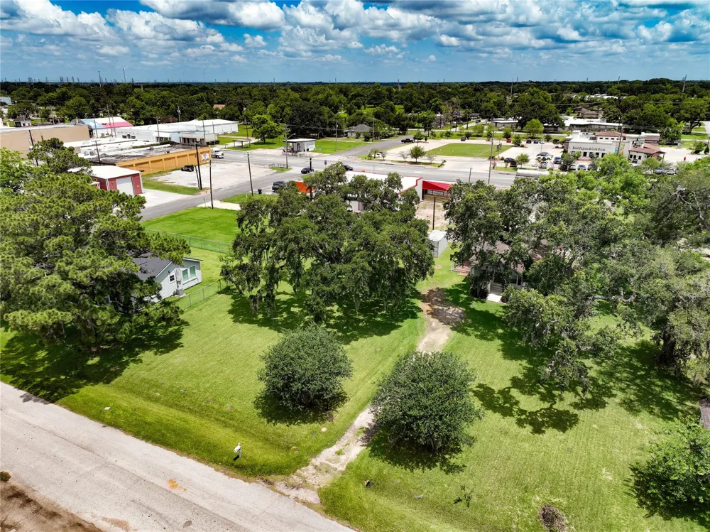 444 E Clay Street West Columbia, TX 77486