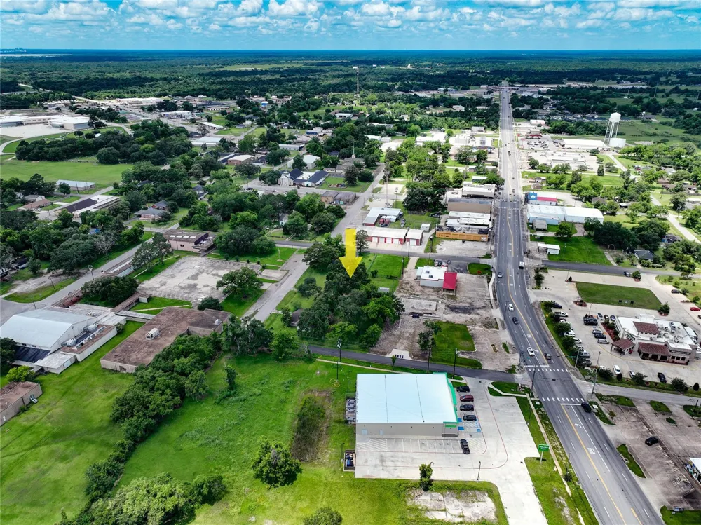 444 E Clay Street West Columbia, TX 77486