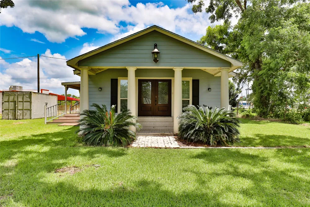 444 E Clay Street West Columbia, TX 77486