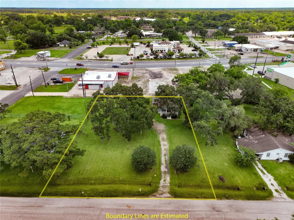 444 E Clay Street West Columbia, TX 77486