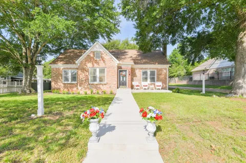 802 S Day Street