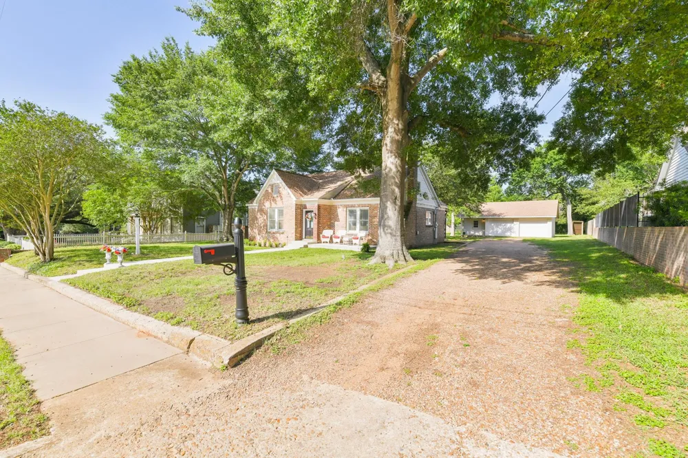 802 S Day Street Brenham, TX 77833