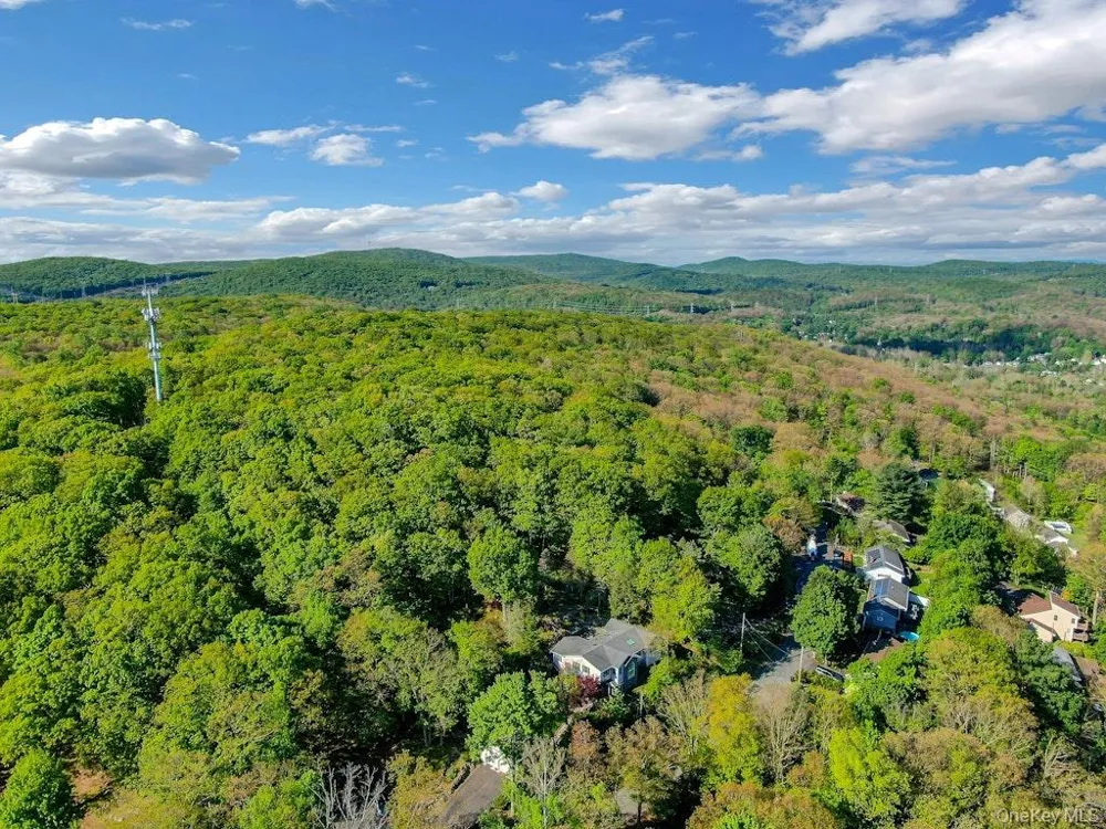 24 Council Crest Road Sloatsburg, NY 10974