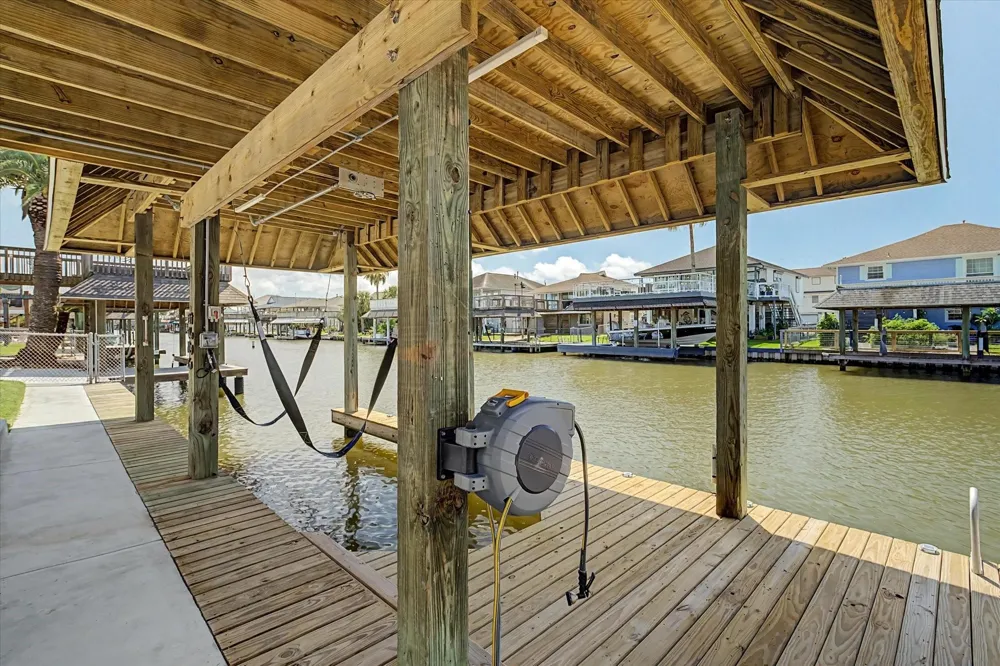 273 Barracuda Street Bayou Vista, TX 77563